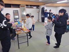 23_宝探しでお宝ゲットの4人