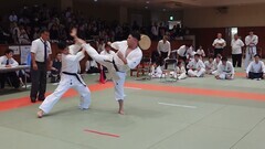 古賀康平(右)上段回し蹴り