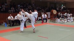 上段回し蹴りの蹴り合い